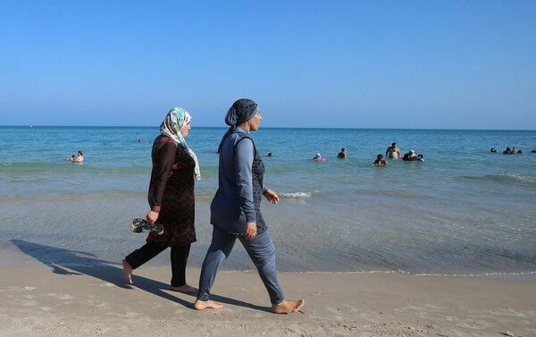 Υπέρ της απαγόρευσης της μπούρκας και του μπουρκίνι τάσσονται οι Βρετανοί