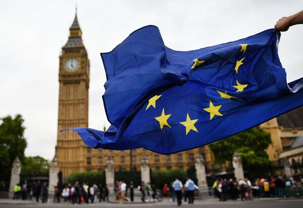 Βρετανία: Θα διαπραγματευτούμε μια συμφωνία για το Brexit και όχι επιμέρους ανά τομέα