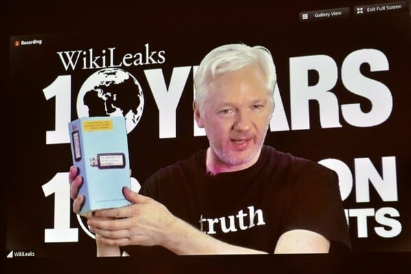 Νέες αποκαλύψεις Wikileaks - Ο Ασάνζ ανακοίνωσε πως θα δημοσιεύσει έγγραφα για τις αμερικανικές εκλογές