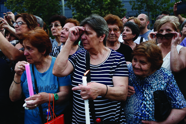 Ιερά λείψανα με χορηγούς επικοινωνίας: Πίστη βαθιά ή στυγνή εκμετάλλευση;