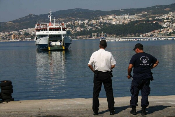 Ζάκυνθος: Άντρας πήδηξε από τον καταπέλτη ενός πλοίου για να αποφύγει το ταξίδι