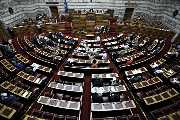 13 βουλευτές της ΝΔ κατέθεσαν ερώτηση για το διαγωνισμό για τις τηλεοπτικές άδειες