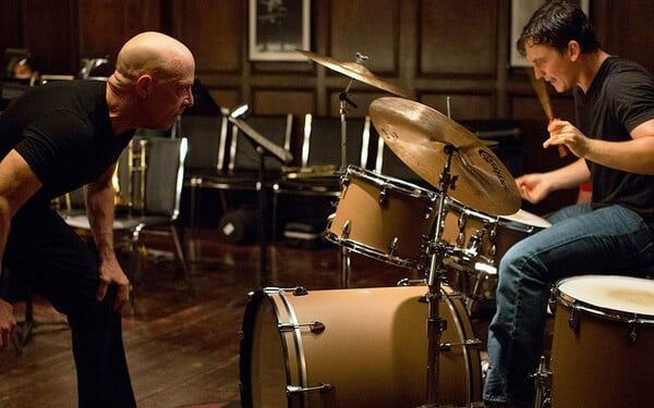 Whiplash: Ένας τίτλος, πολλές αναγνώσεις, όλα σε μια αρμονική σύνδεση