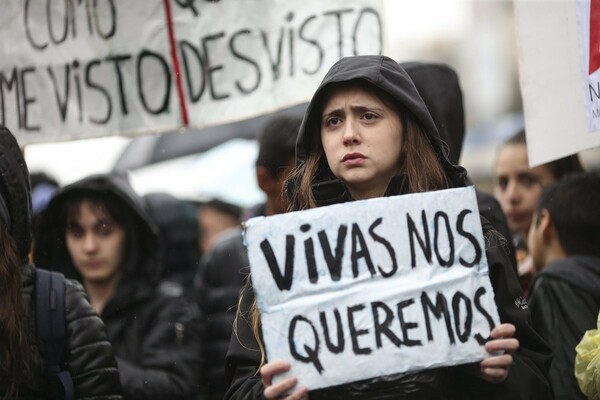 Φριχτά εγκλήματα κατά γυναικών σοκάρουν τη Λατινική Αμερική και προκαλούν κινητοποιήσεις