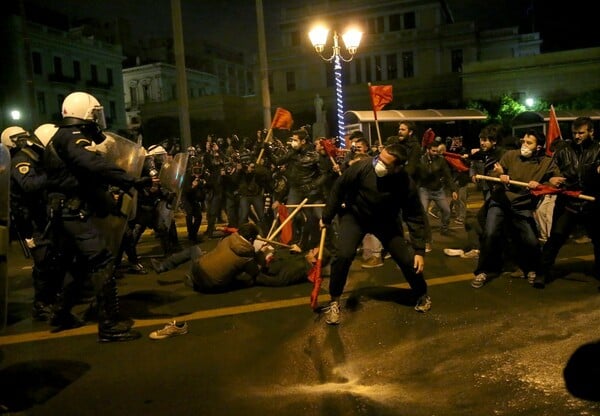 Ένταση και επεισόδια στη συγκέντρωση διαμαρτυρίας κατά της επίσκεψης Ομπάμα