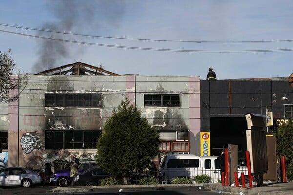 24 οι νεκροί από την πυρκαγιά σε πάρτι σε αποθήκη στο Όκλαντ