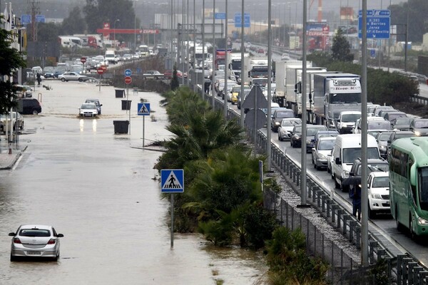 Σφοδρή κακοκαιρία πλήττει την Ισπανία -Νεκρή μια 26χρονη