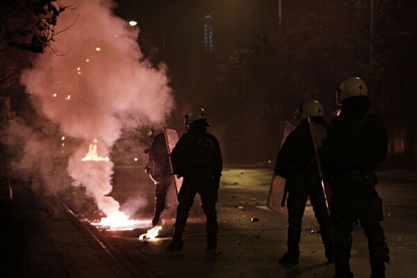 Θεσσαλονίκη: Δύο προσαγωγές- Φωτογραφίες από τα επεισόδια για το Πολυτεχνείο