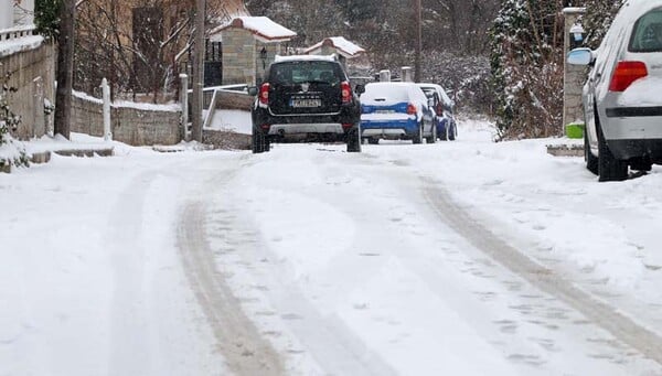 Σε λευκό κλοιό η Δυτική Μακεδονία - Κλειστά σχολεία και προβλήματα στο οδικό δίκτυο