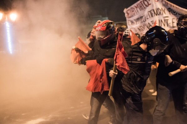 Πέντε συλλήψεις για τα σοβαρά επεισόδια σε Εξάρχεια και Πολυτεχνείο