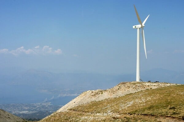 Κατασκευάζονται 10 νέα αιολικά πάρκα σε Κρήτη, Εύβοια και νησιά του Αιγαίου