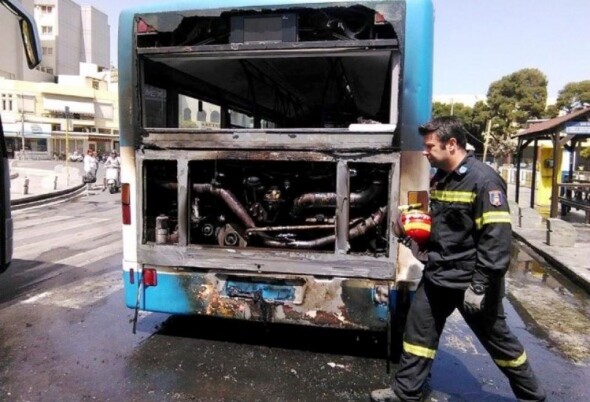 Φωτιά σε λεωφορείο γεμάτο επιβάτες στη Μεσογείων