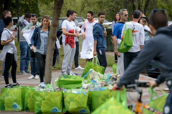 Η ΟΛΥΜΠΟΣ και οι μαραθωνοδρόμοι καθάρισαν τον Πηνειό τρέχοντας