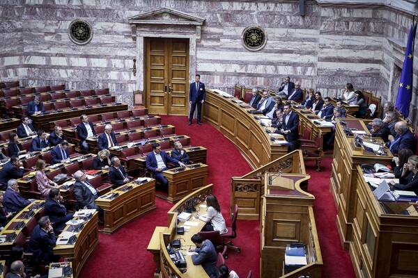 Υπερψηφίστηκε η τροπολογία για τα αναδρομικά