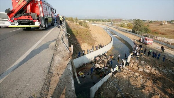 Τουλάχιστον 22 μετανάστες νεκροί από ανατροπή φορτηγού στην Τουρκία (upd)