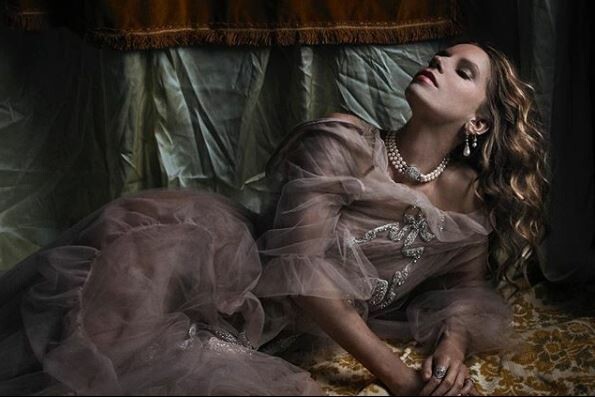Η Ευγενία Νιάρχου φωτογραφήθηκε για τη Vogue με το θρυλικό περιδέραιο της Μαρίας Αντουανέτας