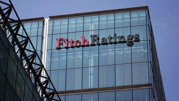 Γιατί ο Fitch αναβάθμισε τις ελληνικές τράπεζες