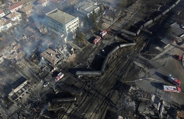 Σκηνικό καταστροφής και 7 νεκροί από τον εκτροχιασμό τρένου και την έκρηξη στη Βουλγαρία