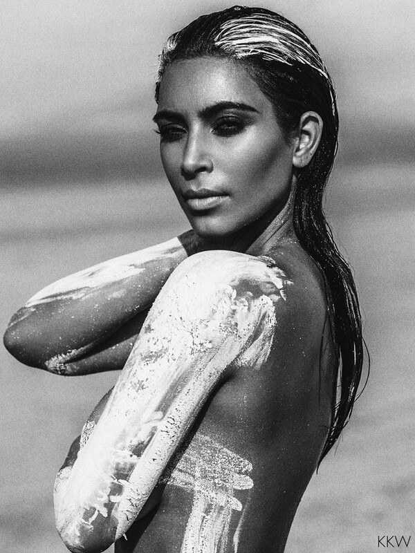 H Kim Kardashian τερματίζει το photoshop με γυμνή φωτογράφιση στην έρημο για να "γιορτάσει" το σώμα της