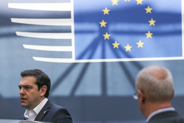 De Standaard: Ο Τσίπρας ζήτησε από την ΕΕ κυρώσεις για όσους δεν συμμορφώνονται στο μεταναστευτικό