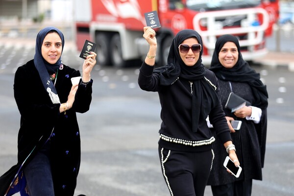 Εκλογές στο Κουβέιτ: Αρκετοί νέοι άντρες και μία γυναίκα εισέρχονται στο κοινοβούλιο