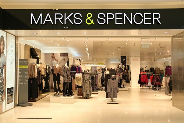 H ανακοίνωση της Marks & Spencer για την Ελλάδα και τη λειτουργία των 26 καταστημάτων στη χώρα