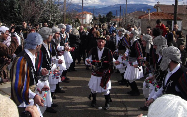 Στον Αντιπροσωπευτικό Κατάλογο της Άυλης Πολιτιστικής Κληρονομιάς της UNESCO το έθιμο των Μωμόερων