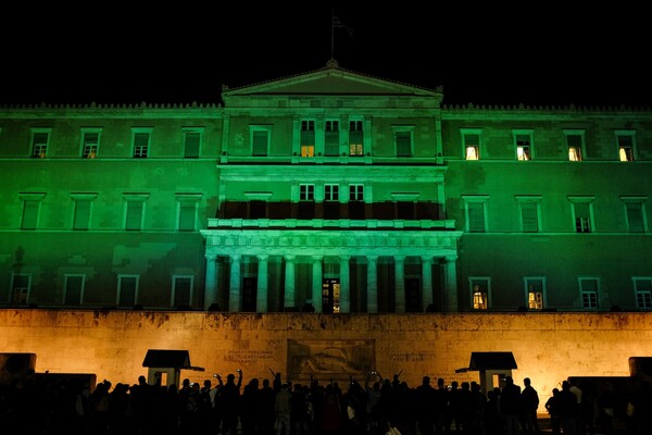 Η Βουλή έγινε «πράσινη»