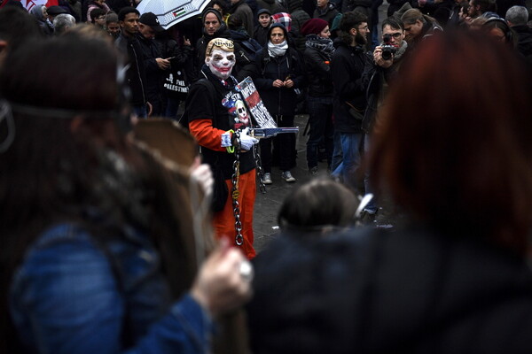 Διαδήλωσαν οι Παριζιάνοι κατά του (ανεπιθύμητου) Τραμπ