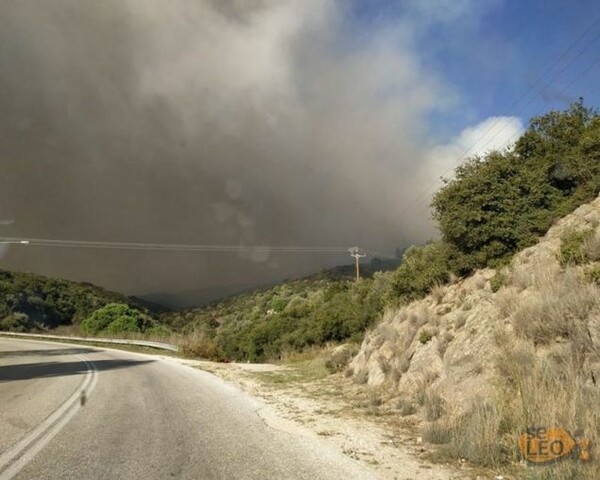 Ανεξέλεγκτη η πυρκαγιά στην Σιθωνία Χαλκιδικής- Στα 3 χιλιόμετρα έχουν απλωθεί οι φλόγες