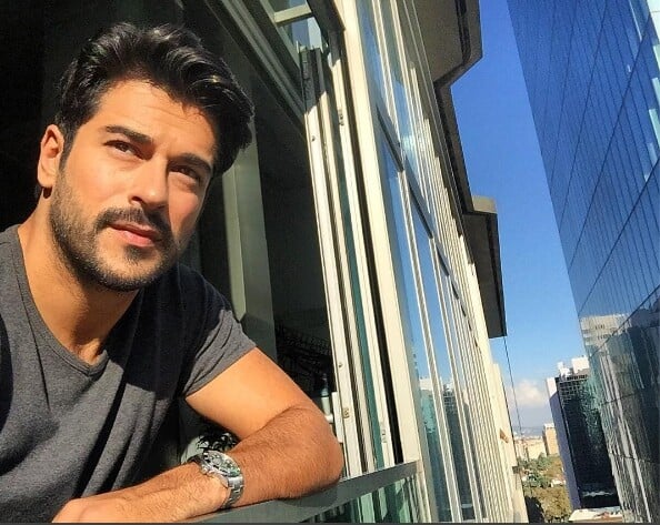 O Τούρκος πρωταγωνιστής του "Kara Sevda" στην Αθήνα