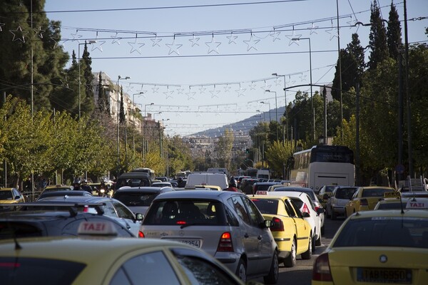 Διαφωνία Σπίρτζη με τις Σχολές Οδηγών για την απουσία εκπαιδευτή μέσα στο όχημα στις εξετάσεις