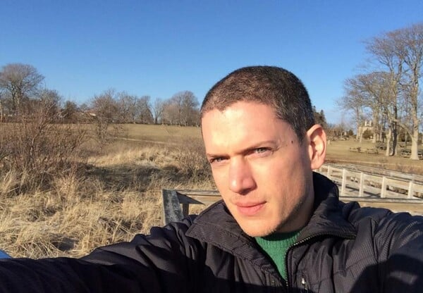 Ο Wentworth Miller απαντά στα τρολ για τα κιλά του με μια συγκλονιστική εξομολόγηση