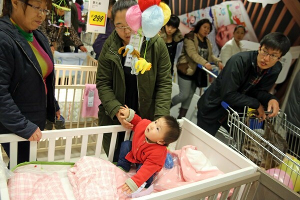 Κίνα: Οι μισές από τις οικογένειες με ένα παιδί «δεν τολμούν ούτε θέλουν» να αποκτήσουν δεύτερο