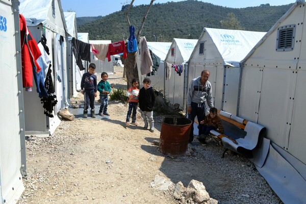 Σχεδόν 11.000 οι εγκλωβισμένοι πρόσφυγες και μετανάστες στα νησιά του Β. Αιγαίου