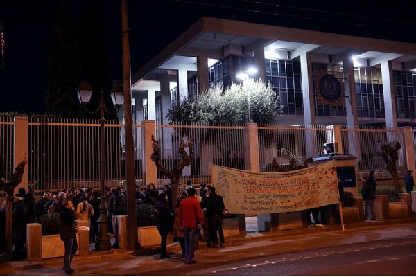 Διαμαρτυρία της νεολαίας ΣΥΡΙΖΑ κατά του Τραμπ, στην αμερικανική πρεσβεία