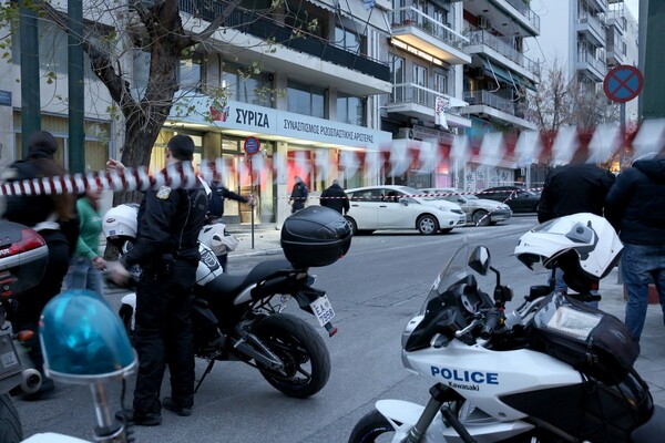 Φωτογραφίες από τα γραφεία του ΣΥΡΙΖΑ μετά την επίθεση