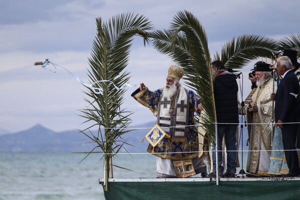 Θεοφάνεια με αέρα και κύμα στο Φάληρο