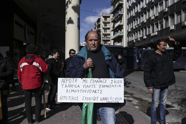 Στο Σύνταγμα οι αγρότες - Θα επιδώσουν ψήφισμα με τα αιτήματά τους στη Βουλή