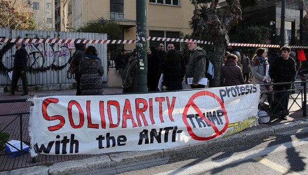 Αθήνα vs. Tραμπ: Όχι στον πλανητάρχη του πολέμου, του ρατσισμού και του σεξισμού