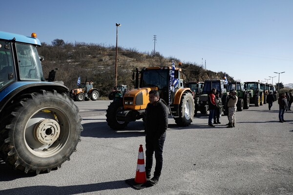 Αγρότες: Κλειστή τουλάχιστον έως το απόγευμα της Τετάρτης η εθνική οδός Θεσσαλονίκης - Ευζώνων