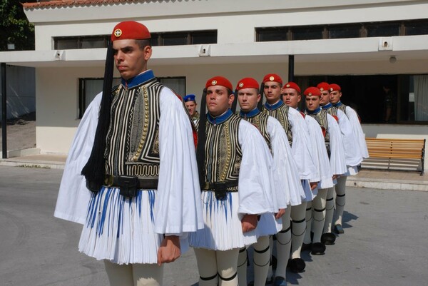 Τσαρούχι Ελλάς