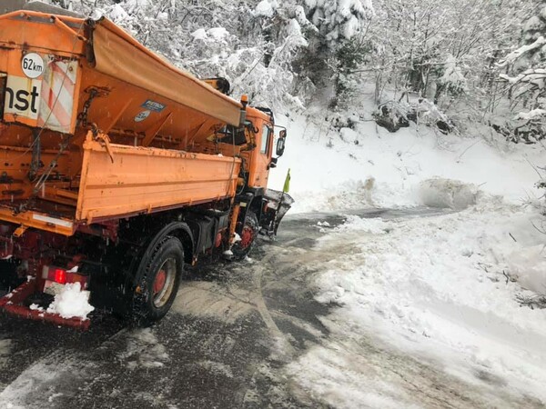 Απεγκλώβισαν τους 50 εκδρομείς στο χιονισμένο Γαρδίκι Ομιλαίων