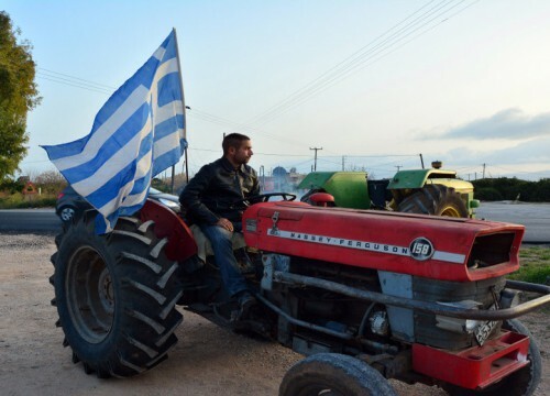 Ενισχύονται τα μπλόκα στο Αίγιο, αναστέλλονται οι κινητοποιήσεις στην Αχαΐα