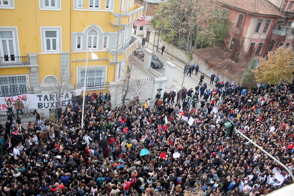 Στους δρόμους για τέταρτη ημέρα οι φοιτητές της Αλβανίας- Ζητούν πιο φθηνά δίδακτρα