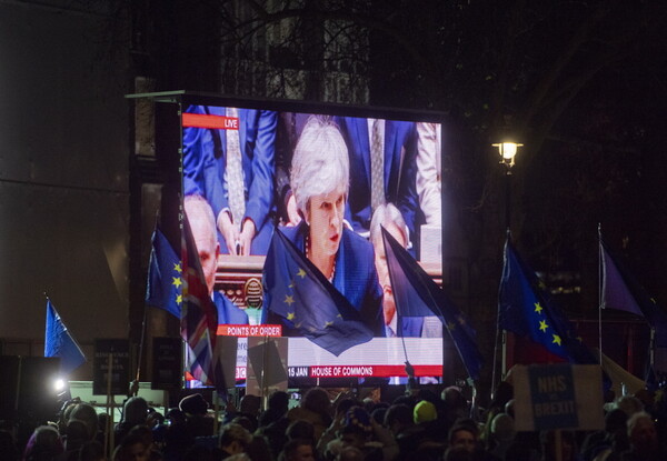 Βουλευτές ετοιμάζουν σχέδιο αναβολής του Brexit- Η επόμενη μέρα της πανωλεθρίας Μέι