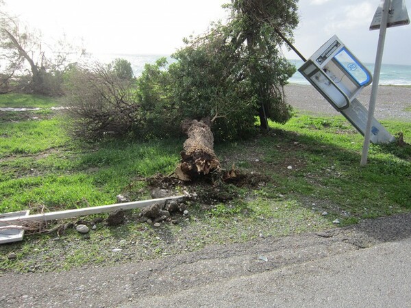 Yδροστρόβιλος «σάρωσε» τη Ρόδο