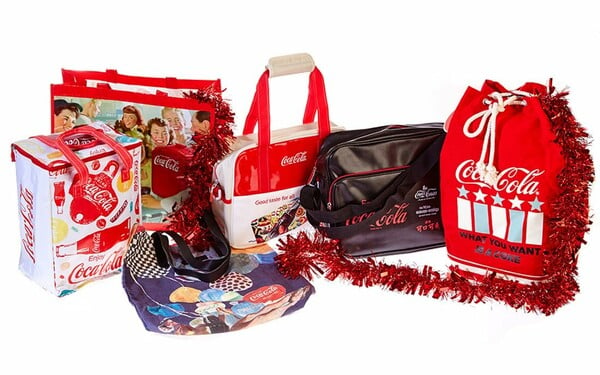 Το Coca-Cola Pop-Up Store επιστρέφει με Χριστουγεννιάτικη διάθεση