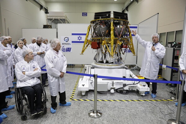 Μαρτυρίες από το Ολοκαύτωμα θα μεταφέρει στη Σελήνη το πρώτο ισραηλινό διαστημόπλοιο