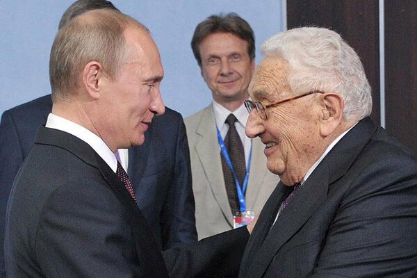 Η Μόσχα θέλει τον Χένρι Κίσινγκερ μεσολαβητή για τις σχέσεις της με τις ΗΠΑ